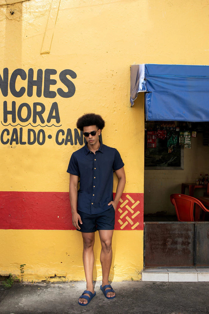 Short Azul Marinho em Linho Curto