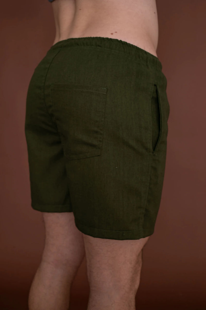 Short Verde Militar em Linho Curto